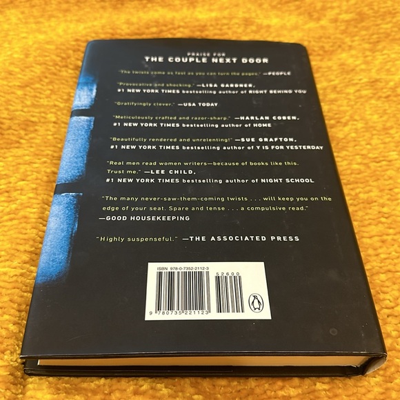 A Stranger in the House by Shari Lapena - Picture 2 of 3